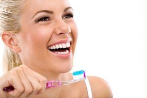 brushing-teeth-smiles1-beauty 3
